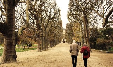 Accommodations for older people walking with difficulty